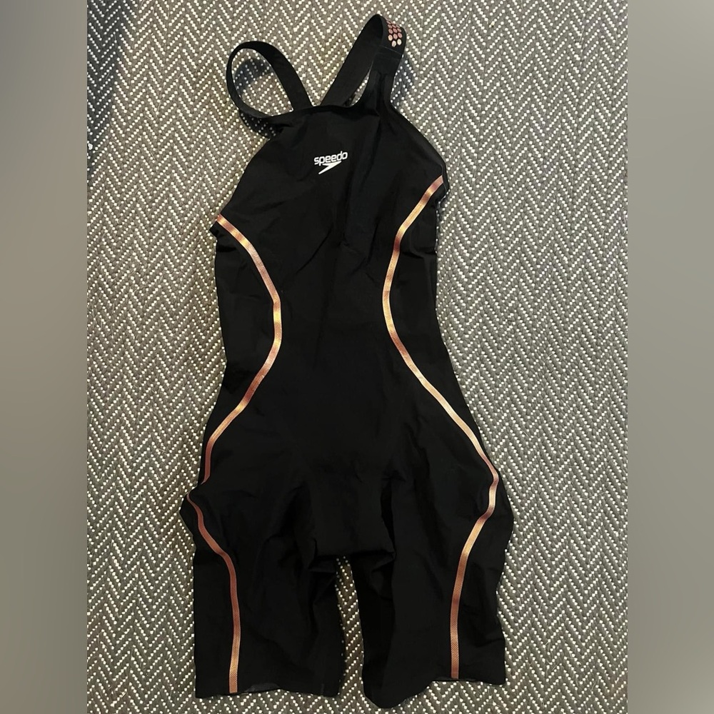 Worn 1 time- Speedo Intent closed back 22